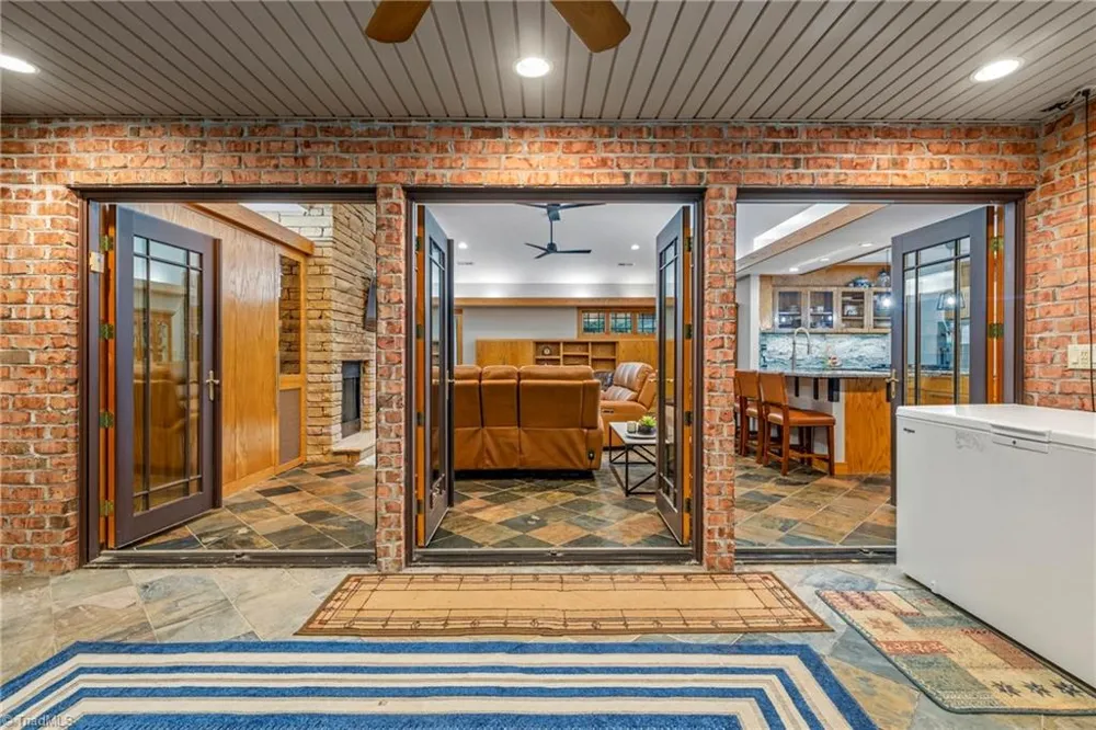 381 Hunters Point Lexington, NC 27295
