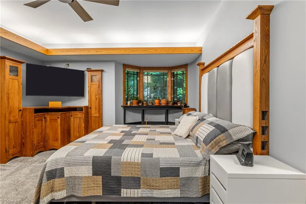 381 Hunters Point Lexington, NC 27295