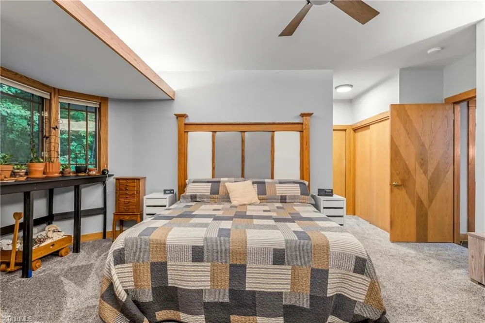 381 Hunters Point Lexington, NC 27295