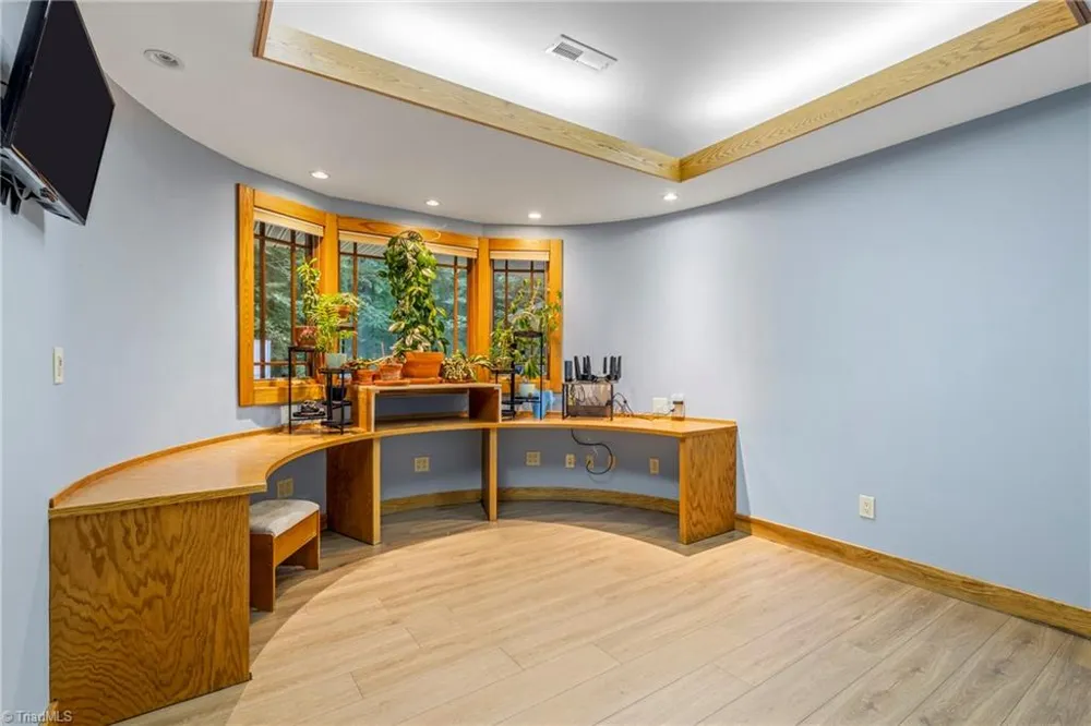 381 Hunters Point Lexington, NC 27295