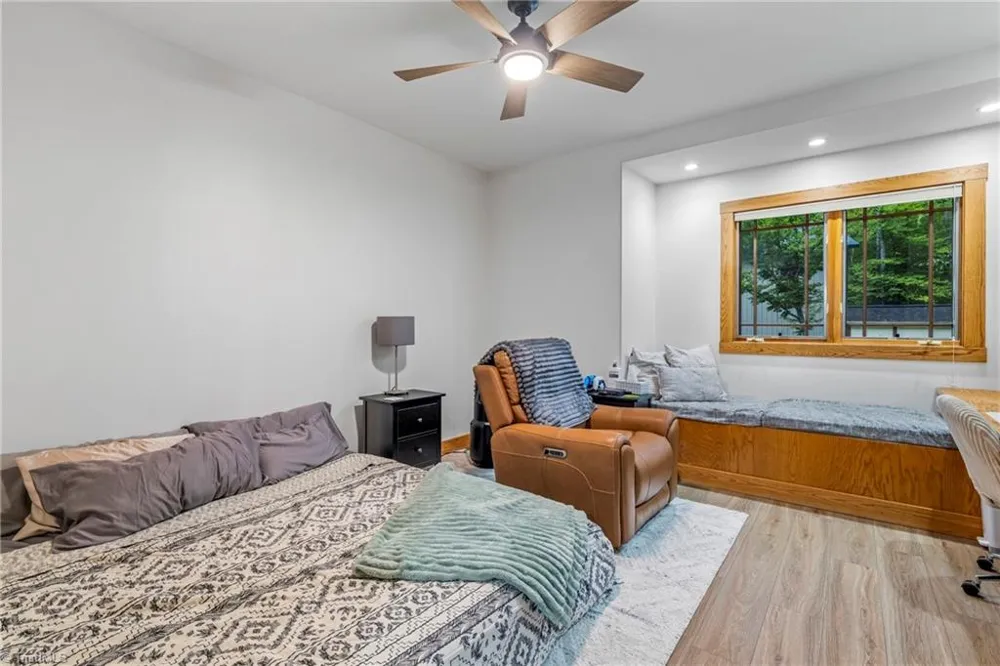 381 Hunters Point Lexington, NC 27295