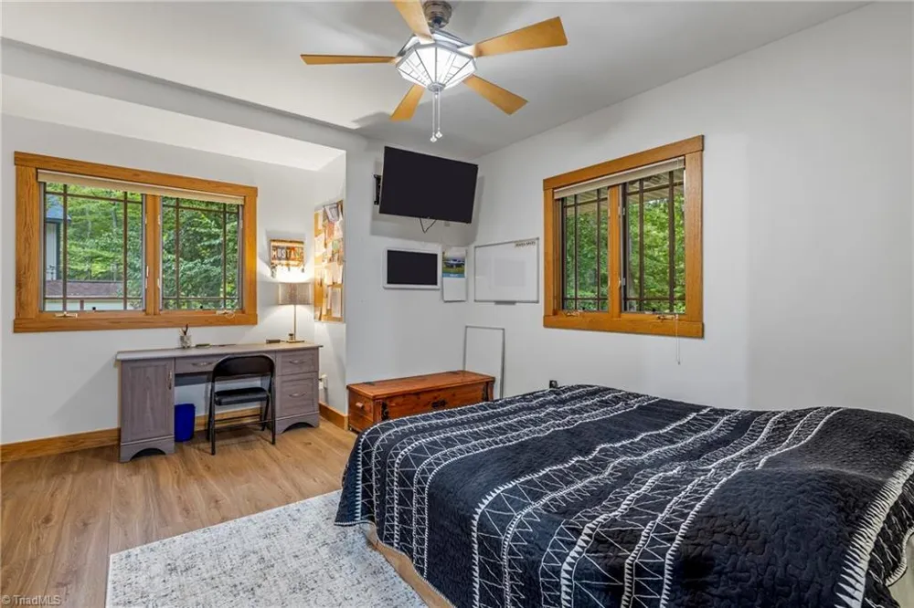 381 Hunters Point Lexington, NC 27295