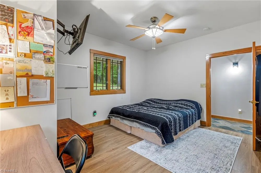 381 Hunters Point Lexington, NC 27295