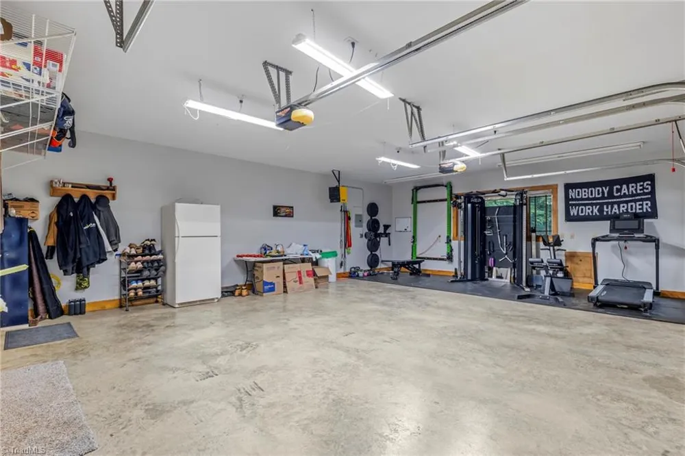 381 Hunters Point Lexington, NC 27295
