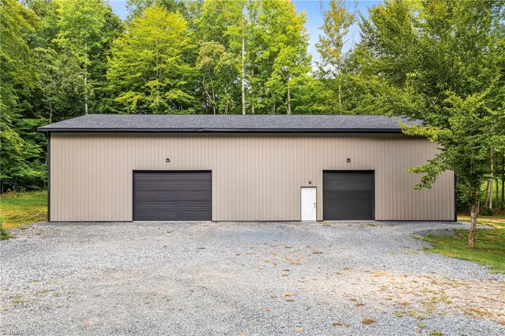 381 Hunters Point Lexington, NC 27295