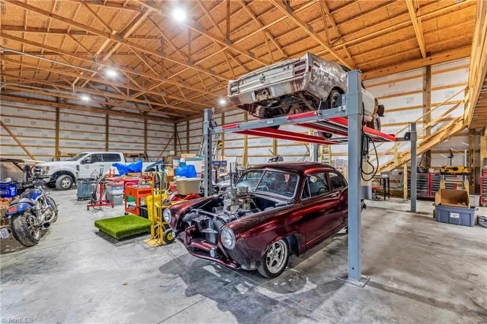 381 Hunters Point Lexington, NC 27295