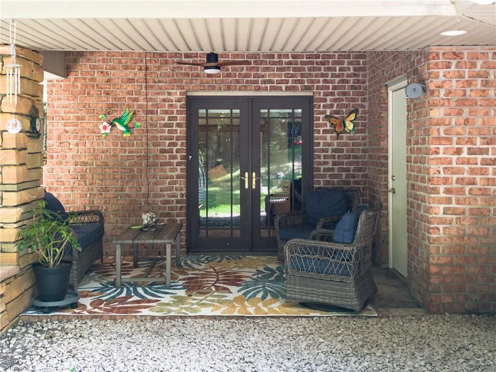 381 Hunters Point Lexington, NC 27295