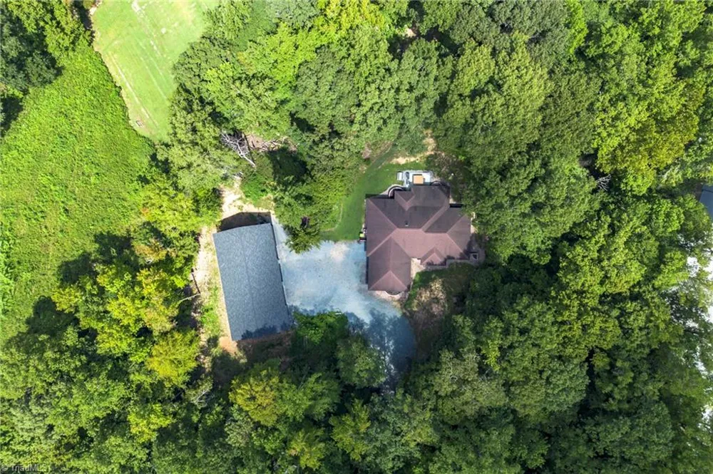 381 Hunters Point Lexington, NC 27295
