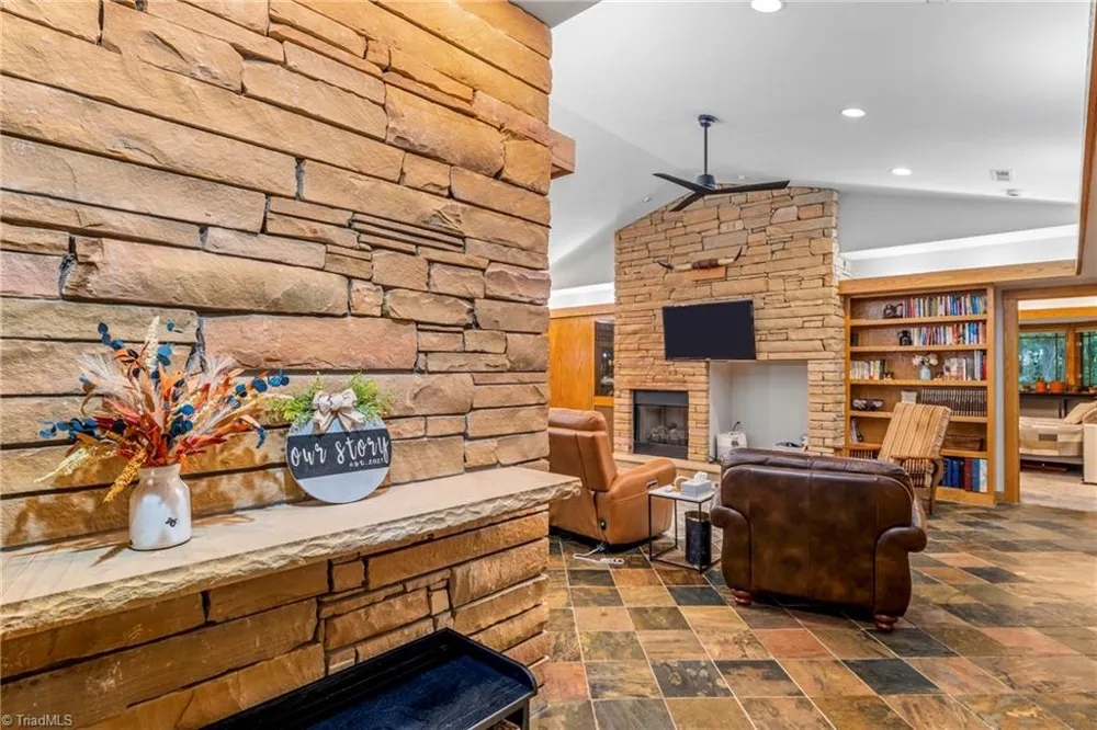 381 Hunters Point Lexington, NC 27295