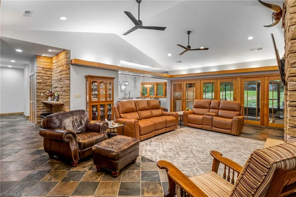381 Hunters Point Lexington, NC 27295