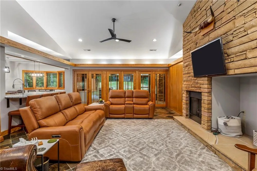 381 Hunters Point Lexington, NC 27295