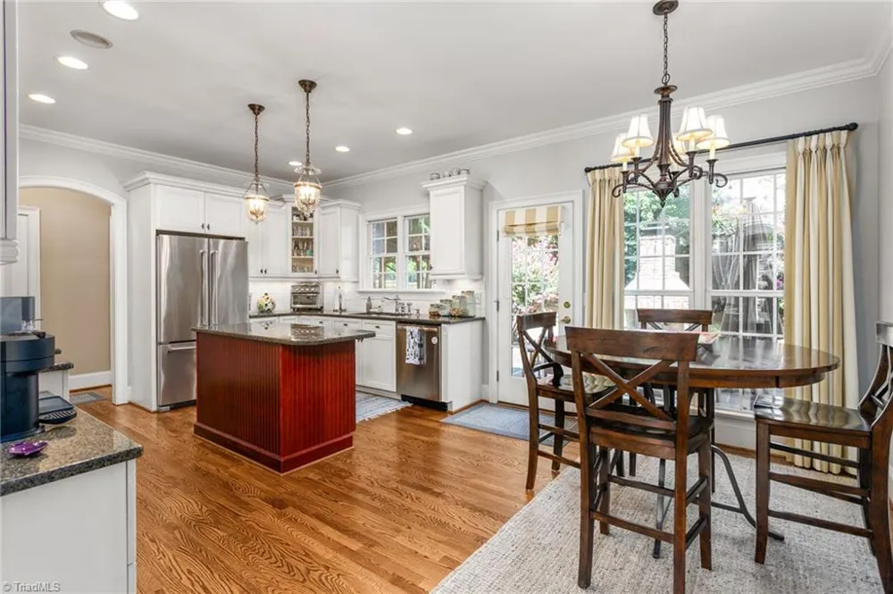 6002 Windsor Circle Elon, NC 27244