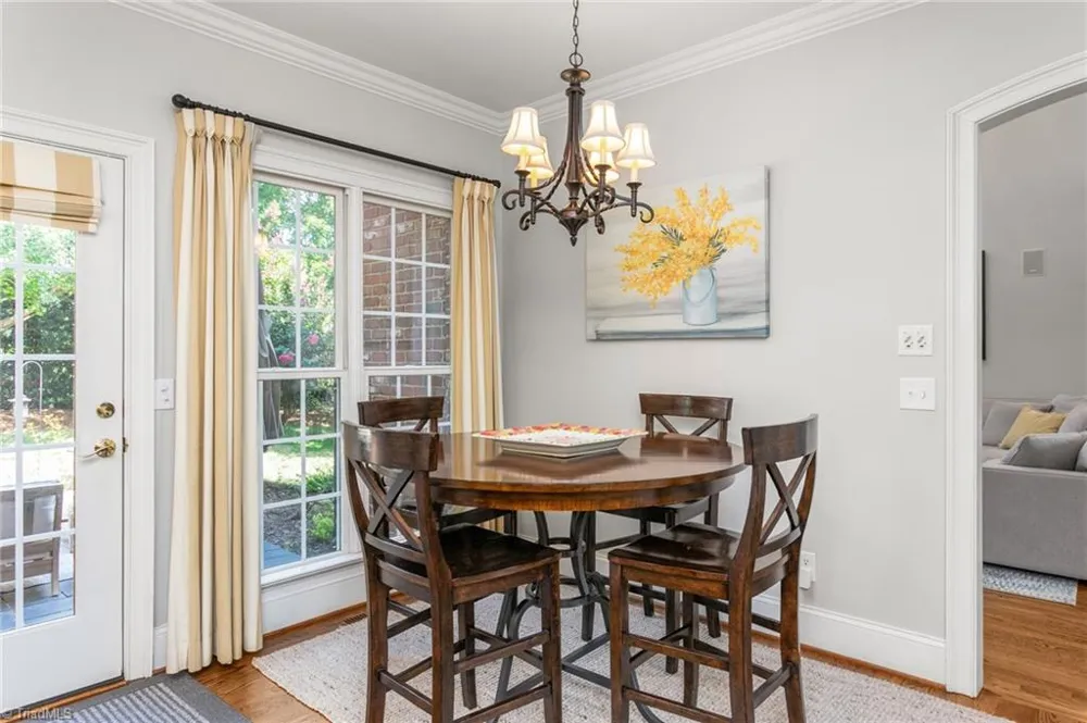 6002 Windsor Circle Elon, NC 27244
