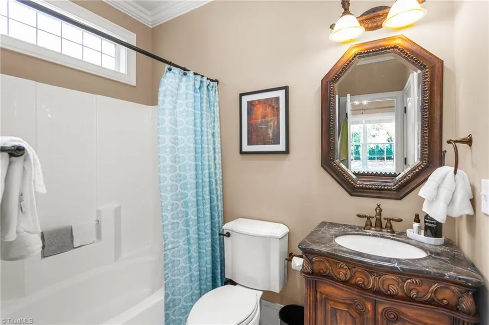 6002 Windsor Circle Elon, NC 27244