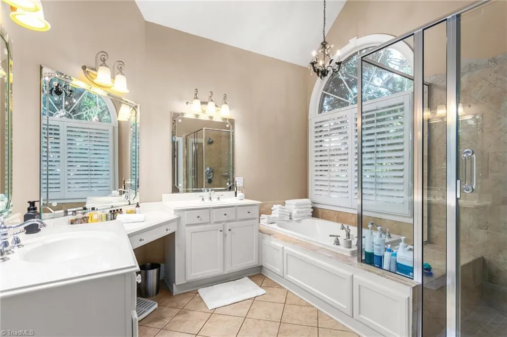 6002 Windsor Circle Elon, NC 27244