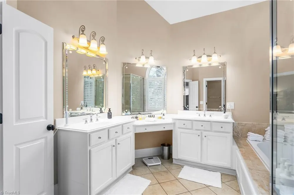 6002 Windsor Circle Elon, NC 27244