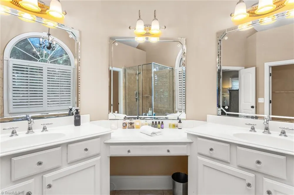 6002 Windsor Circle Elon, NC 27244