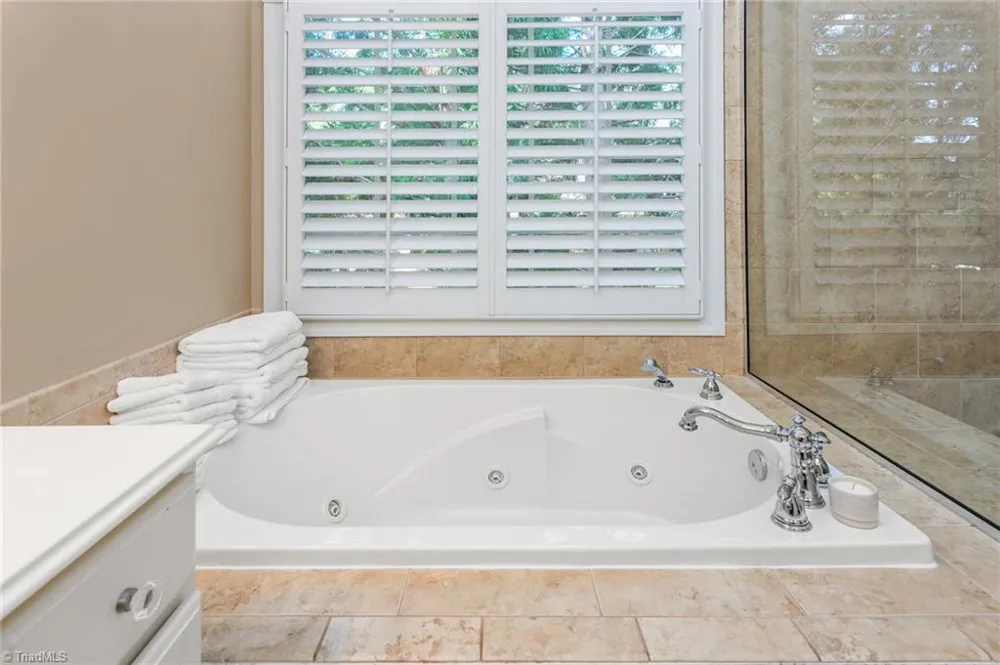 6002 Windsor Circle Elon, NC 27244