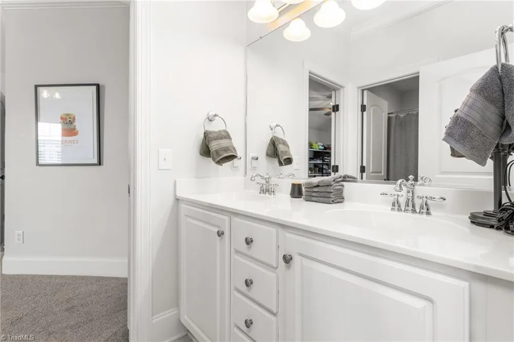 6002 Windsor Circle Elon, NC 27244