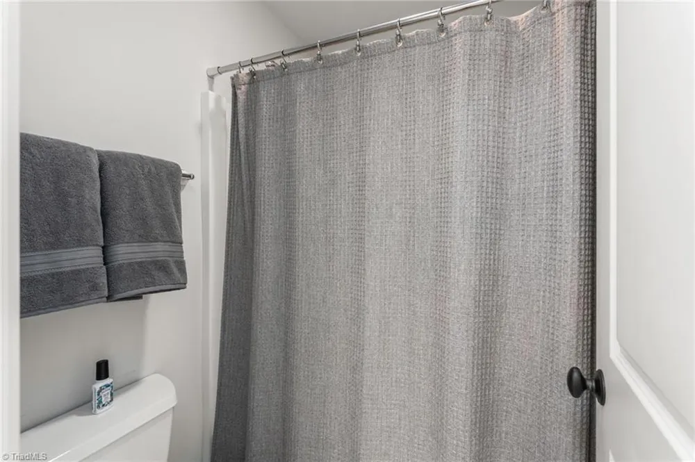 6002 Windsor Circle Elon, NC 27244