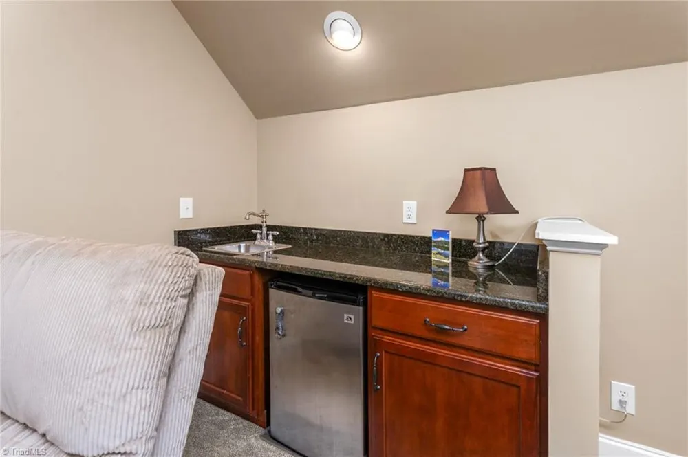 6002 Windsor Circle Elon, NC 27244
