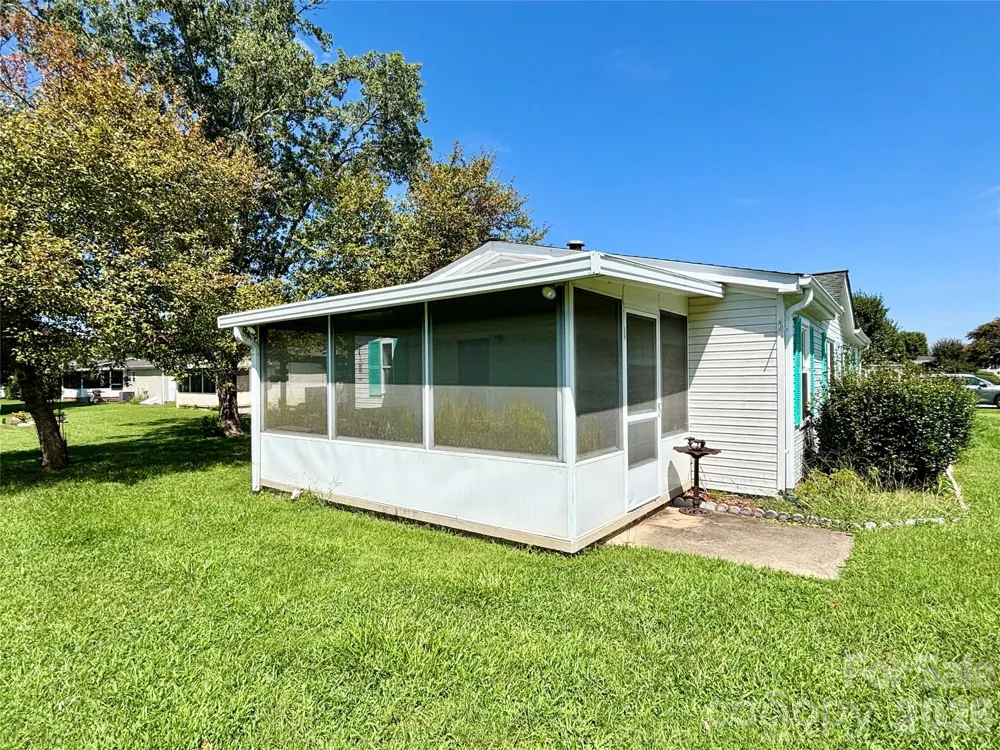 236 Riverwind Drive Hendersonville, NC 28739