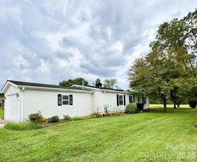 236 Riverwind Drive Hendersonville, NC 28739