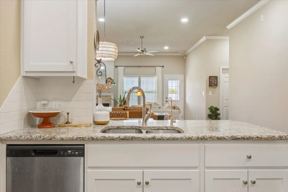 2518 Yoder Lane Robinson, TX 76706