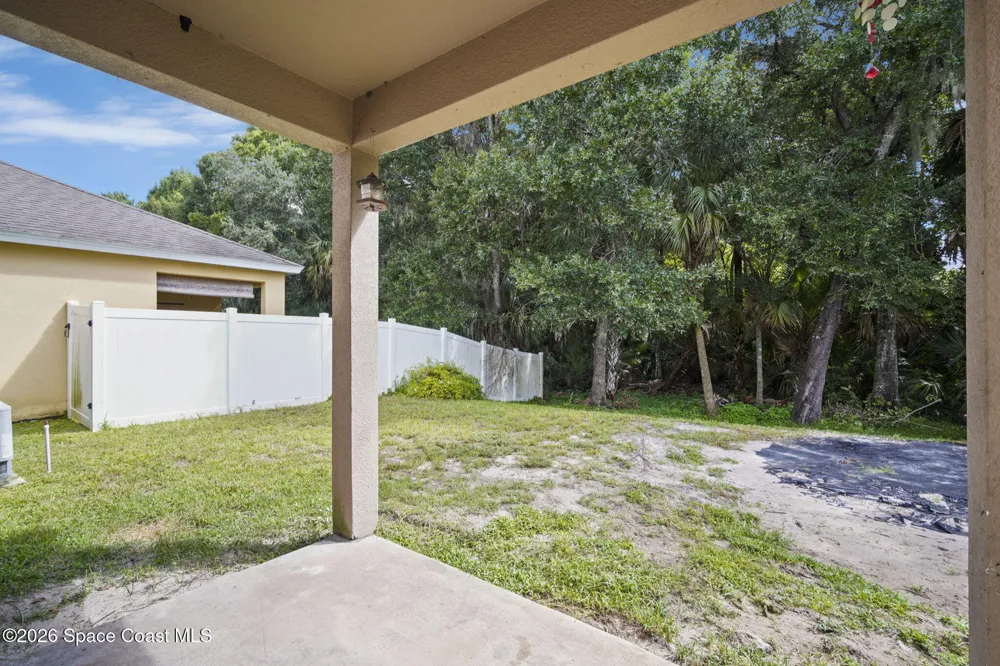 2635 Falcon Lane Mims, FL 32754