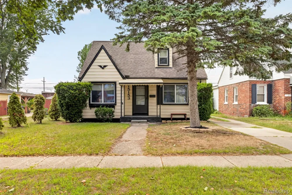 15153 Cavour Street Livonia City, MI 48154