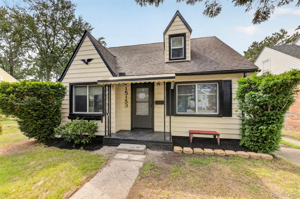 15153 Cavour Street Livonia City, MI 48154