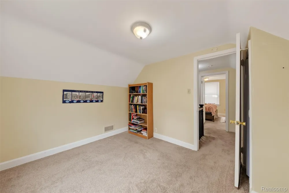 15153 Cavour Street Livonia City, MI 48154