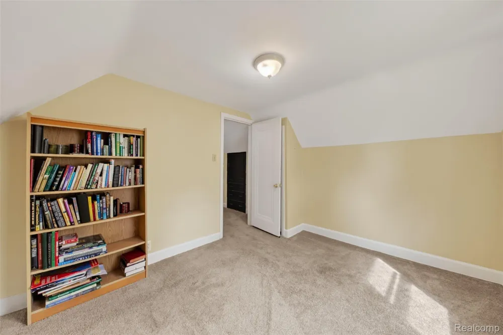 15153 Cavour Street Livonia City, MI 48154