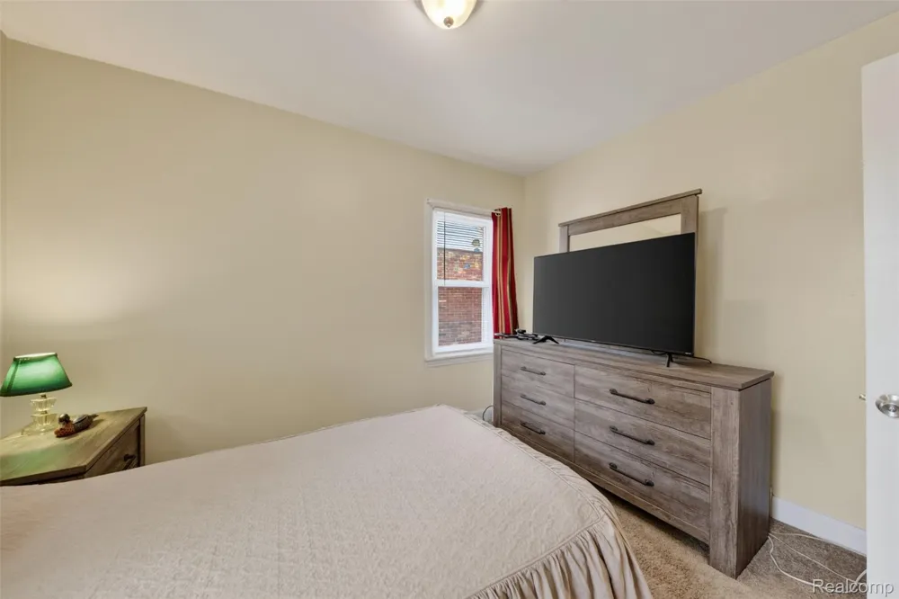 15153 Cavour Street Livonia City, MI 48154