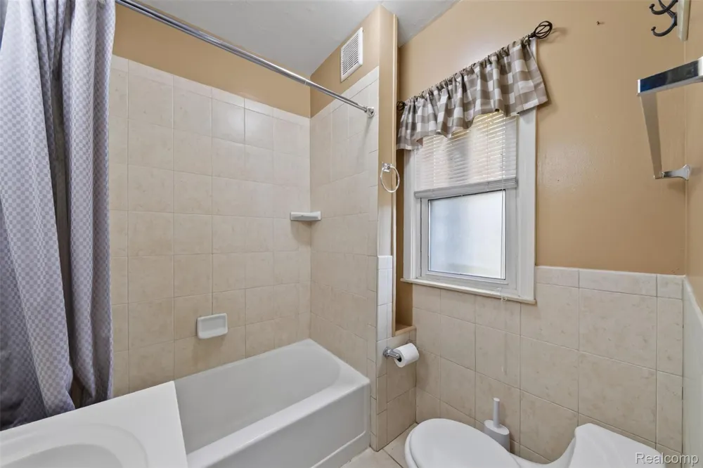 15153 Cavour Street Livonia City, MI 48154