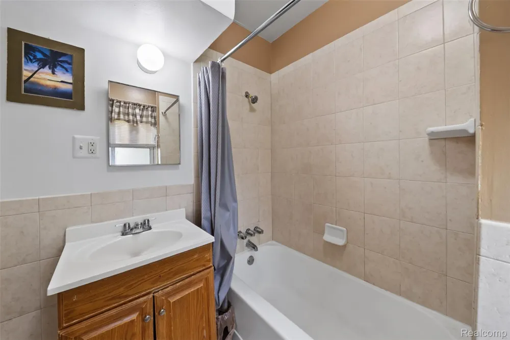 15153 Cavour Street Livonia City, MI 48154
