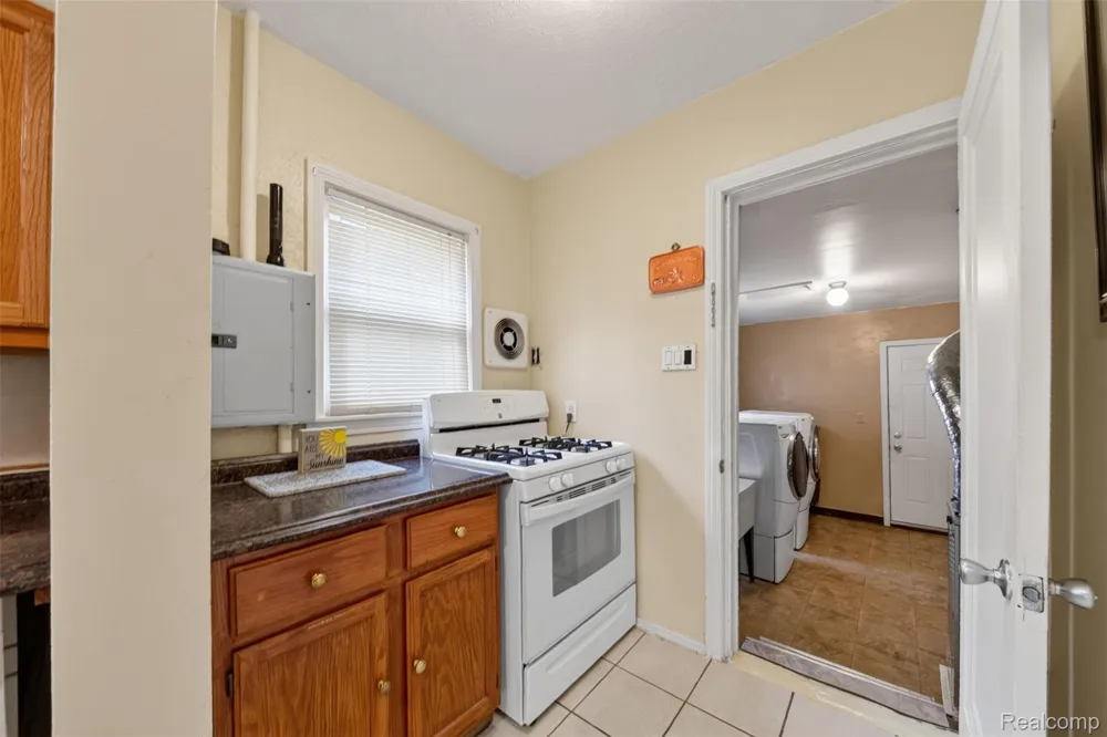 15153 Cavour Street Livonia City, MI 48154