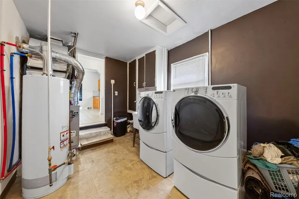 15153 Cavour Street Livonia City, MI 48154