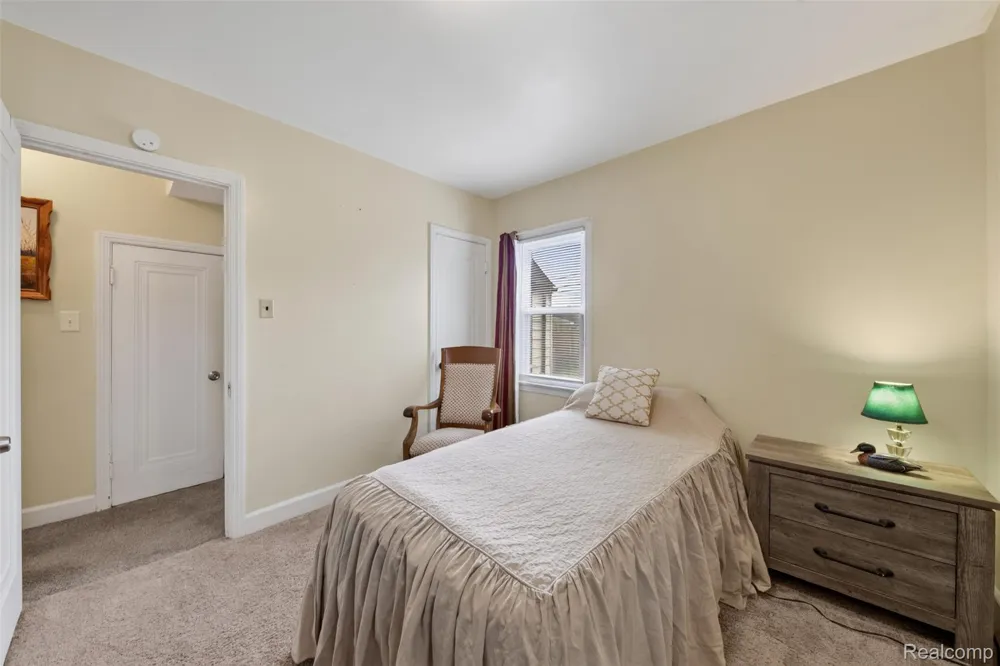 15153 Cavour Street Livonia City, MI 48154