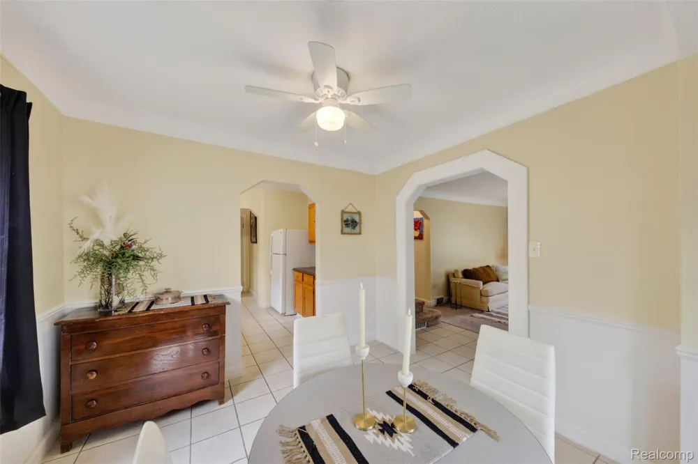 15153 Cavour Street Livonia City, MI 48154