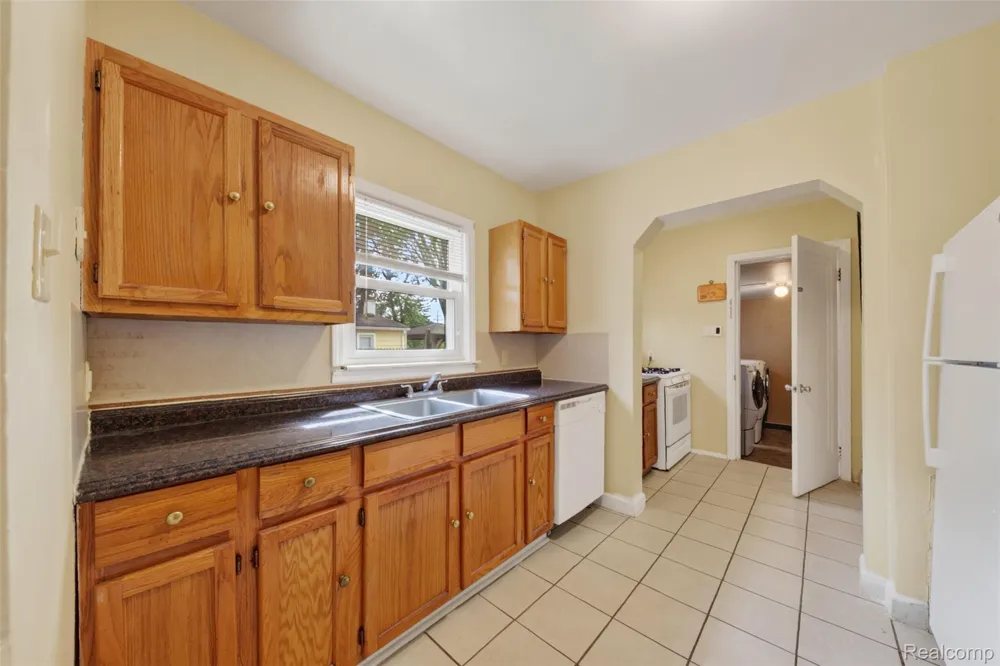 15153 Cavour Street Livonia City, MI 48154