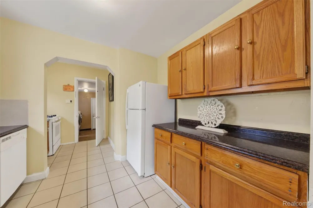 15153 Cavour Street Livonia City, MI 48154