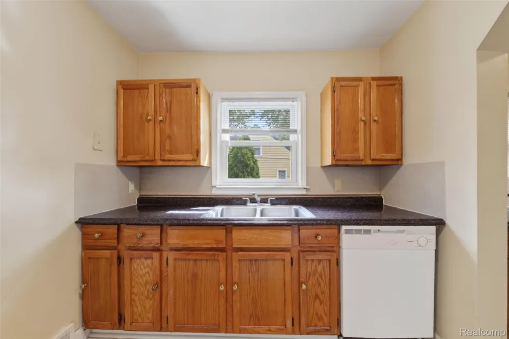 15153 Cavour Street Livonia City, MI 48154