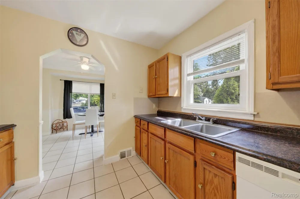 15153 Cavour Street Livonia City, MI 48154