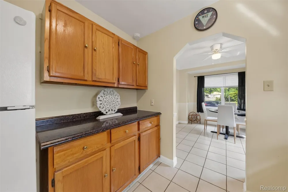 15153 Cavour Street Livonia City, MI 48154