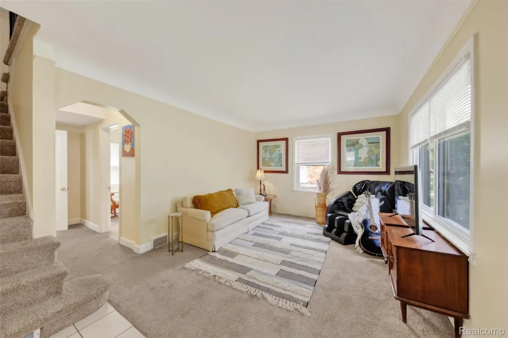 15153 Cavour Street Livonia City, MI 48154