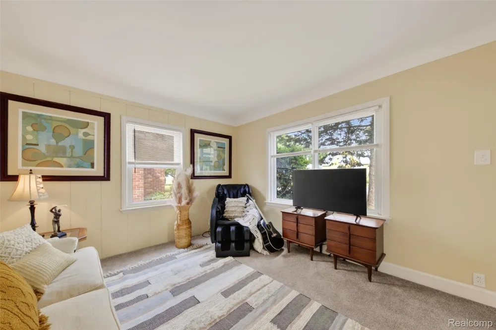 15153 Cavour Street Livonia City, MI 48154
