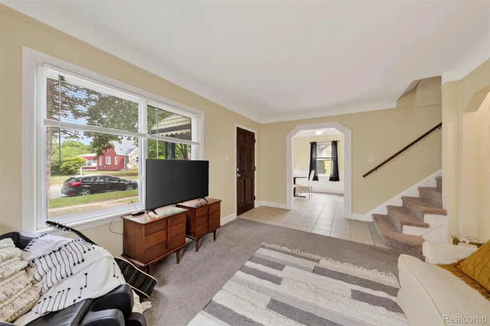 15153 Cavour Street Livonia City, MI 48154