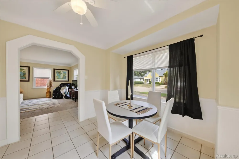 15153 Cavour Street Livonia City, MI 48154