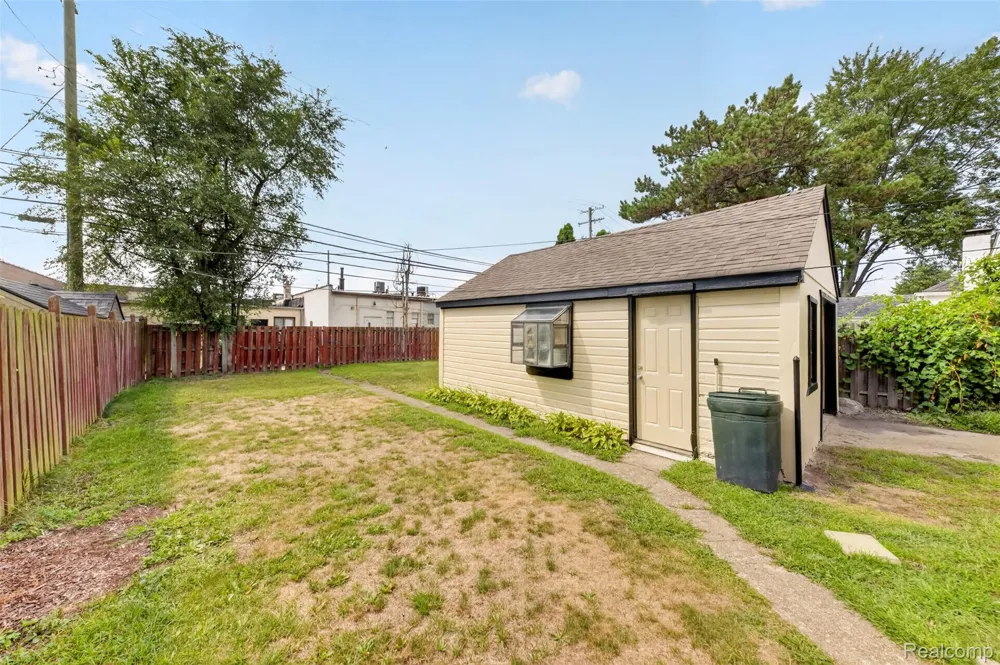 15153 Cavour Street Livonia City, MI 48154